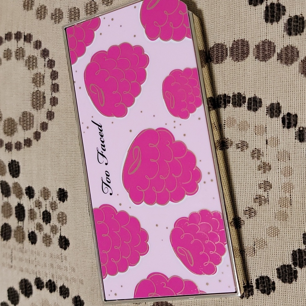 Too Faced Razzle Dazzle Bery Eyeshadow Palette